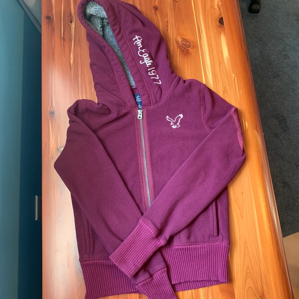American Eagle maroon zip up hoodie
